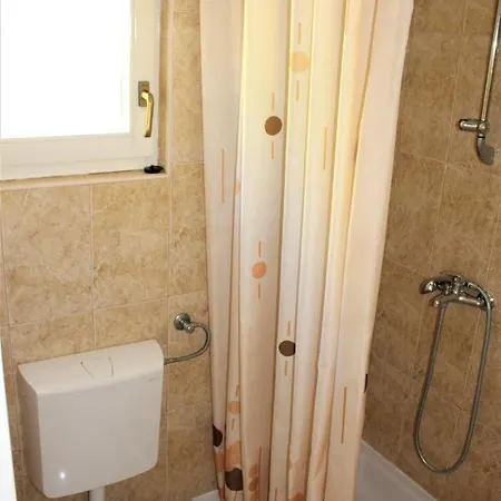 Raos Apartament *