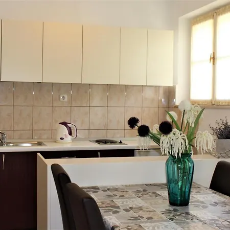 Raos Apartament *