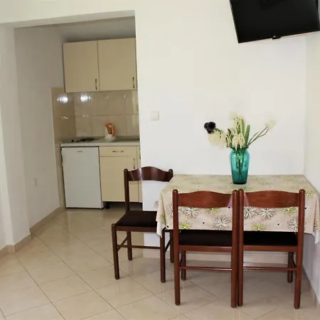Apartament Raos *