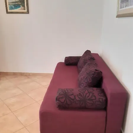 Raos Apartament *
